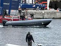 Styv uppblåsbar båt till salu