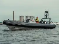 Styv uppblåsbar båt till salu