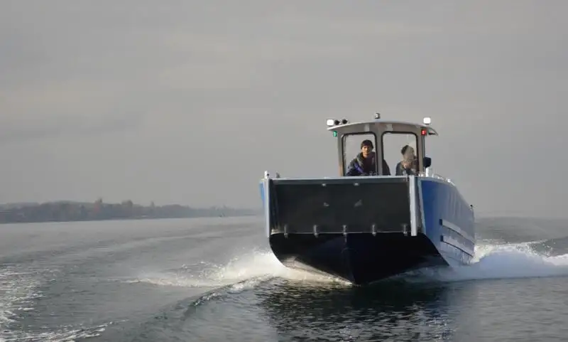 Räddningsfartyg till salu