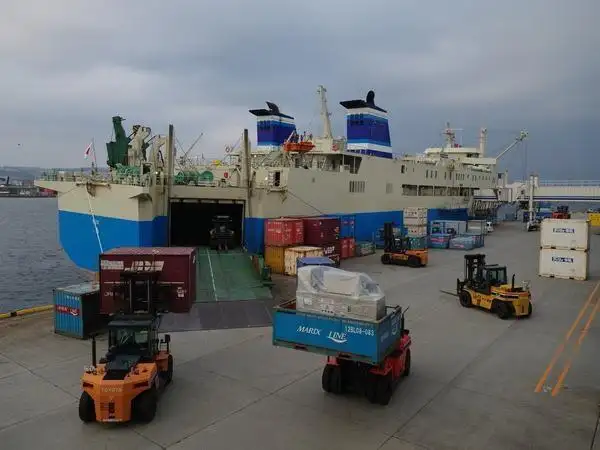 Containerskepp till salu