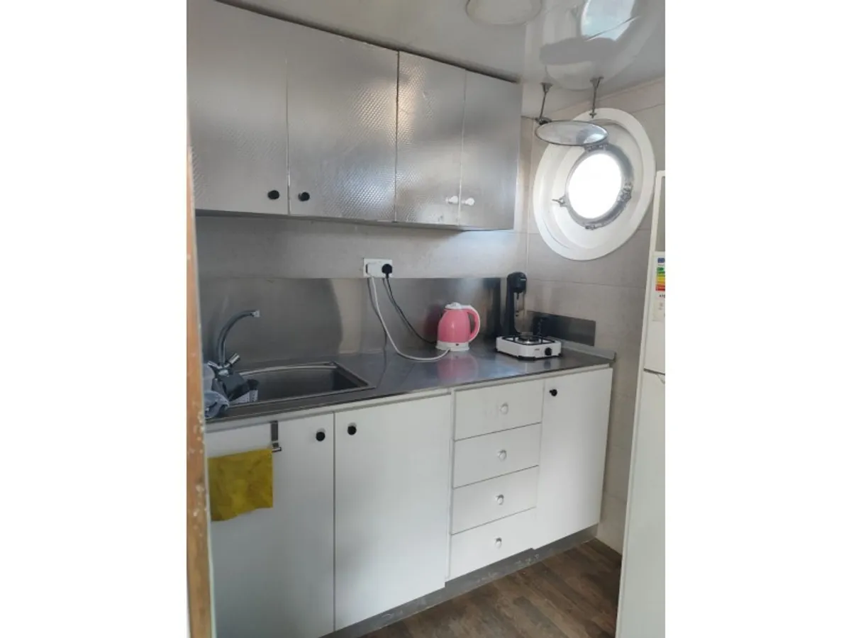 Containerskepp till salu