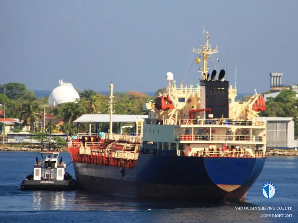 Olje-/kemikalietanker till salu