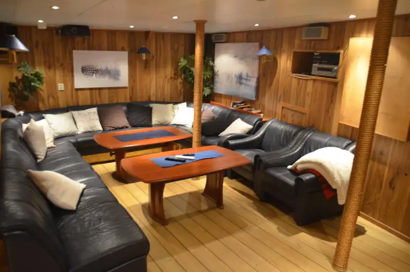 Containerskepp till salu