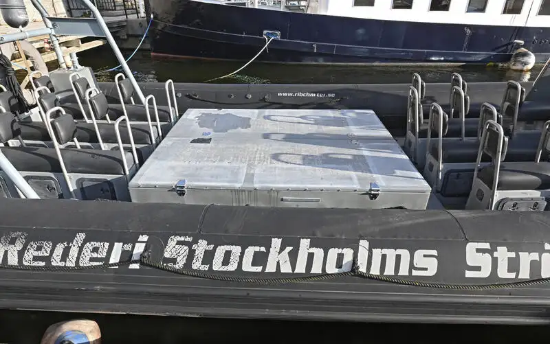 Styv uppblåsbar båt till salu
