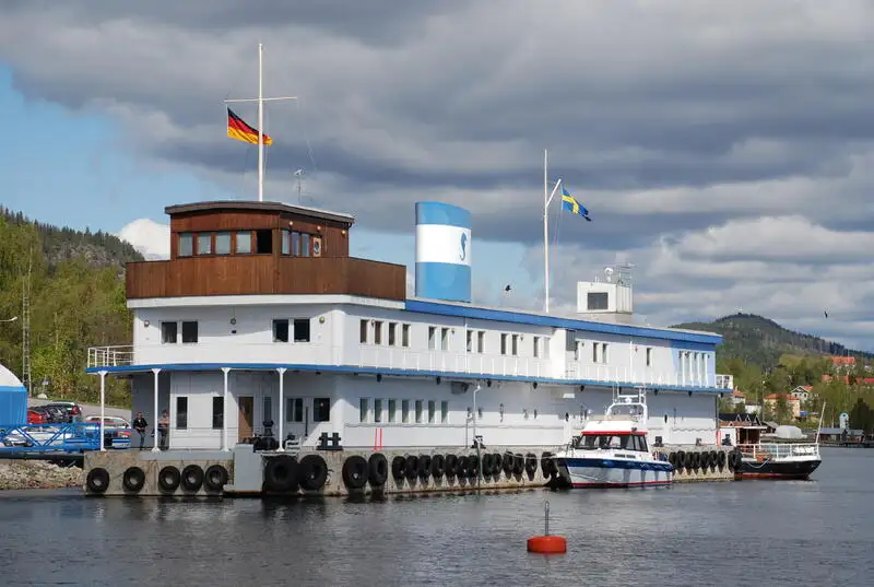 Flytdocka till salu