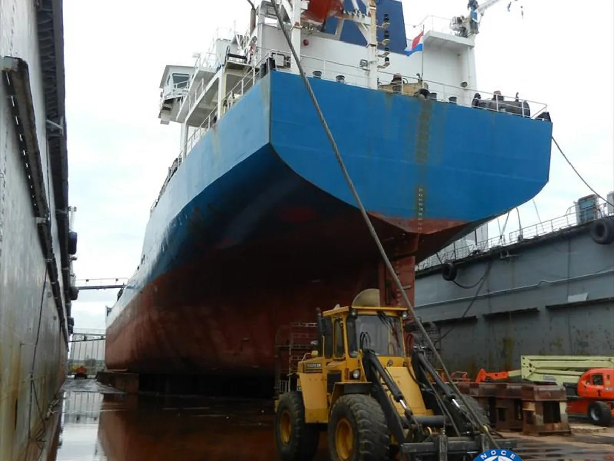 Olje-/kemikalietanker till salu
