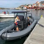 Styv uppblåsbar båt till salu