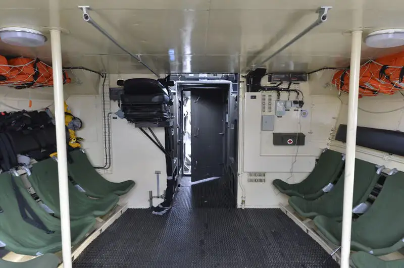 Militära fartyg till salu