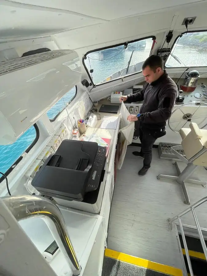 Containerskepp till salu