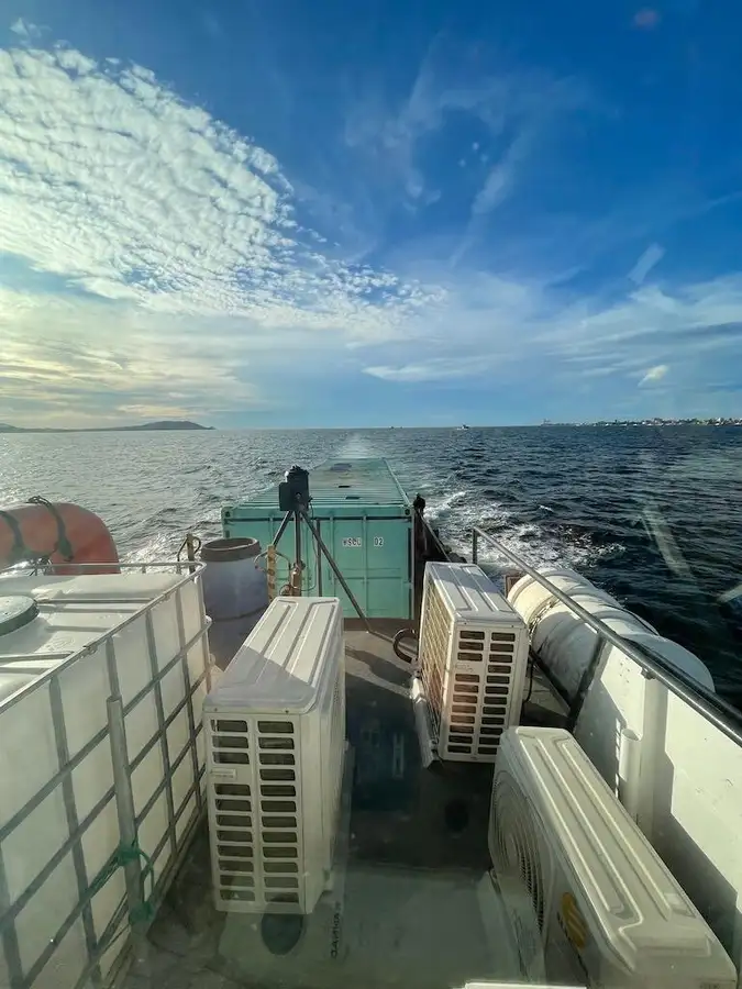 Containerskepp till salu