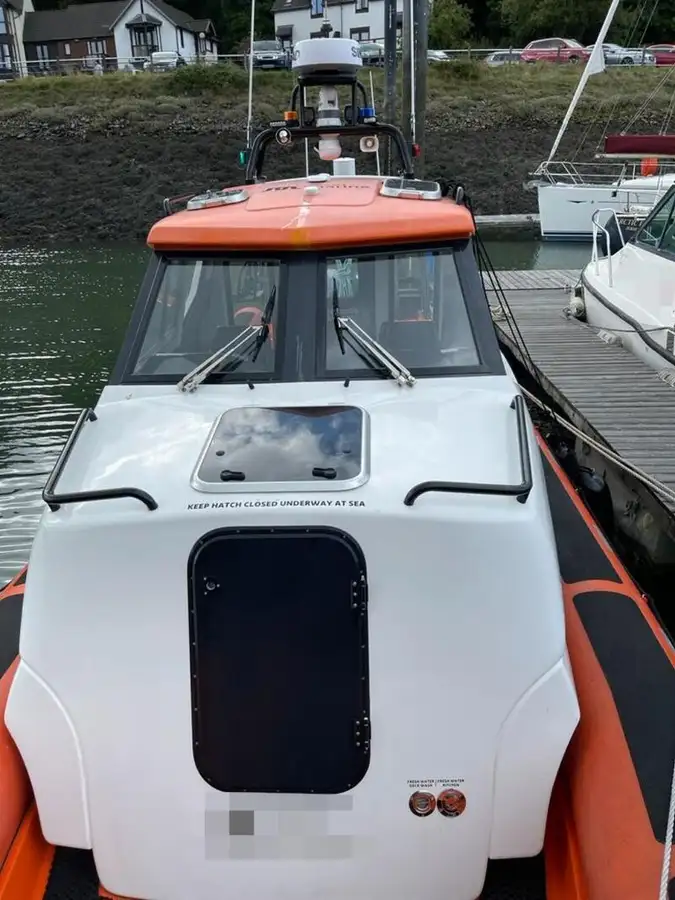 Styv uppblåsbar båt till salu