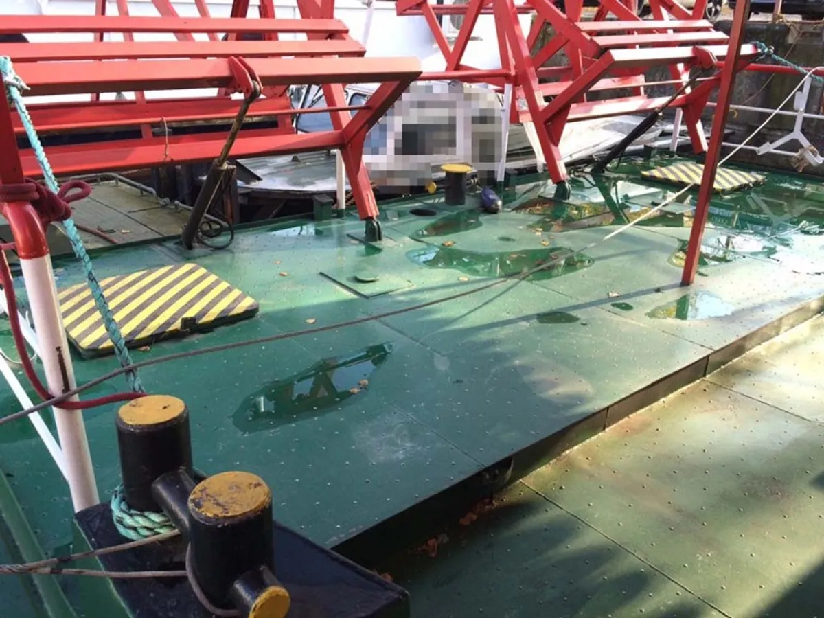 Containerskepp till salu