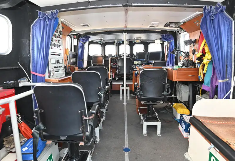 Räddningsfartyg till salu