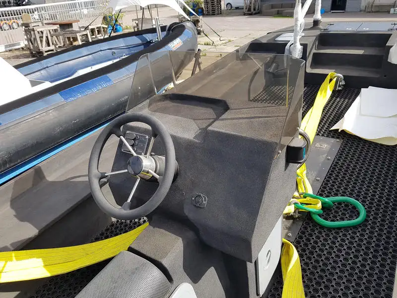 Containerskepp till salu