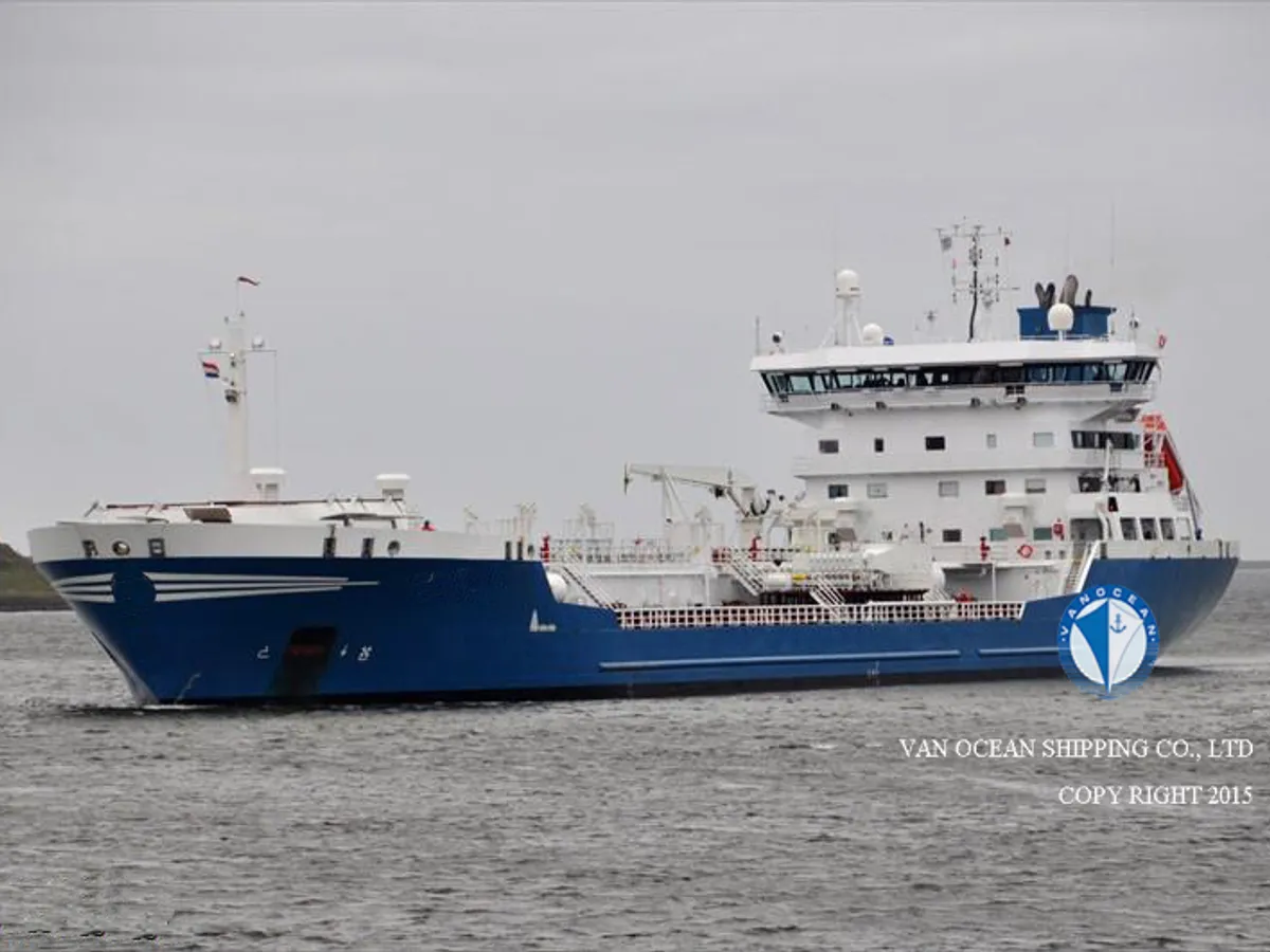 Olje-/kemikalietanker till salu