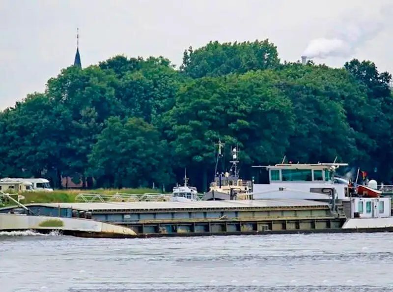 Pråm till salu