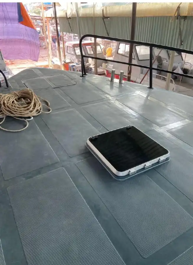 Besättningsbåt till salu