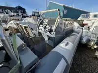 Styv uppblåsbar båt till salu